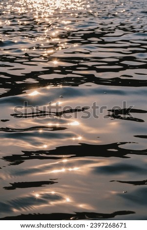 Sparkling reflex on water surface