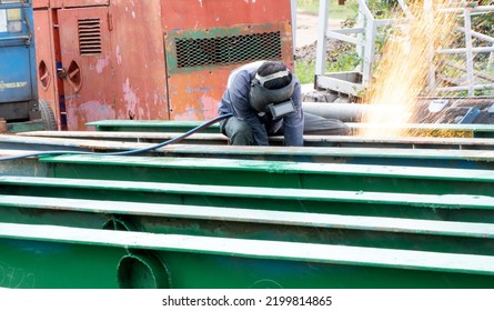 Sparks From Cutting Steel.welding Or Gas Welding. And Oxy-fuel Cutting Are Processes That Use Fuel Gases And Oxygen To Weld And Cut Metals, Respectively.