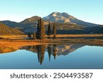 Sparks Lake at sunrise, South Sister reflection in lake, 
 Bend, Oregon, USA