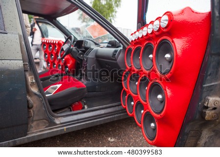 The speakers in auto