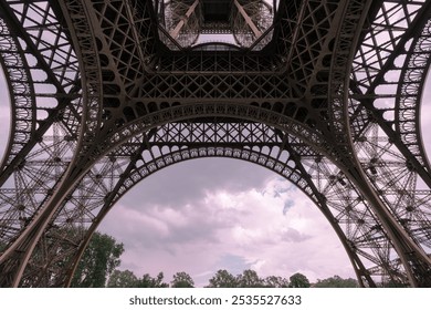 special angle of structure of Eiffel Tower
