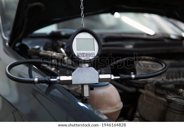 Special
diagnostic equipment is connected to the vehicle. Diagnostics and
identification of the causes of
malfunction.