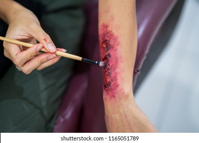 Special Effects Makeup: Make A Fake Bloody Wound On Hand