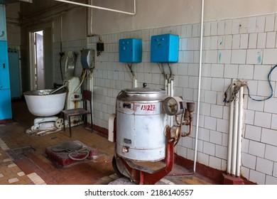 Special Electrical Equipment In The Old Dining Room