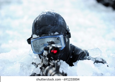 Special Forces infiltrate under the Ice.