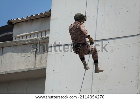 Special forces operator during assault rappeling, Soldiers rappelling