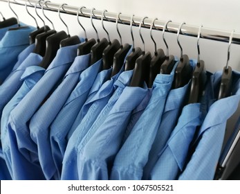 Special Made Electronic Engineers Clothes Uses In Production To Avoid Static Electricity Problems