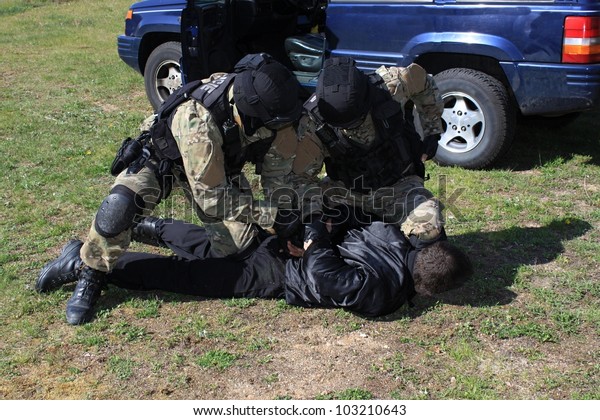 special police\
commandos arrest a\
terrorist