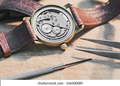 Special tools for repair of clocks 