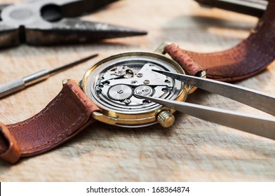 Special tools for repair of clocks 
