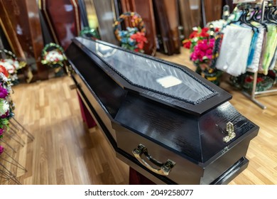 Special Wooden Coffin With Glass Insert For The Funeral Of Coronavirus Patients In The Funeral Service Store