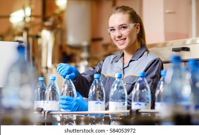 Specialist in factory checking bottles