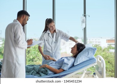 Specialty Doctor Diagnostics With Woman Patient On Ward. Extreme Or Interim Team Of Doctors Discussing In Medical Office While In The Hospital. Medical Student, Insurance, Medicine, Translator Concept