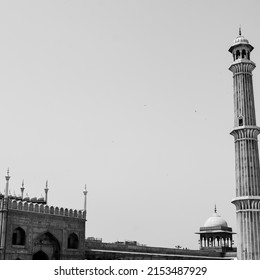 The spectacular architecture of the Great Friday Mosque (Jama Masjid) in Delhi during Ramzan season, the most important Mosque in India, Jama Masjid Mosque, Old town of Delhi 6, India Black and White