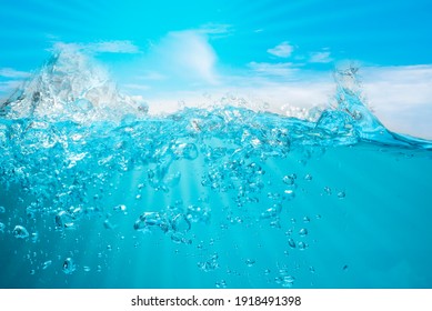 Spectacular ocean waves stop steaming and separate bubbles bright sky background  Popular corners  natural concepts