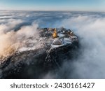 The spectacular sea of clouds after snowfall on Mount Emei in winter.
