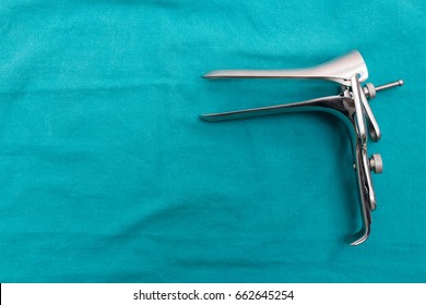 Speculum. Closed-up.