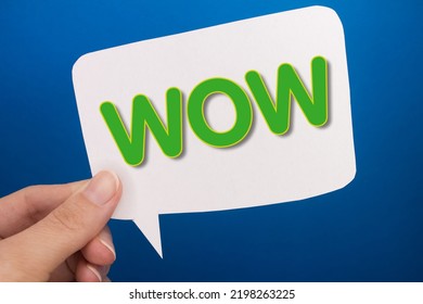 Speech bubble in front of colored background with Wow text.
