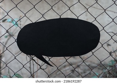 Speech Bubble With Important Informations Placed In Front Of Net. Dialogue Balloon With Crutial Announcements. Recent Messages Presented In Text Box.