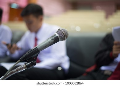 Speech giver preparing for presentation in front of the class in the auditorium