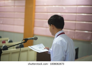 Speech giver preparing for presentation in front of the class in the auditorium
