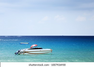 speed boat park in the sea - Shutterstock ID 1007926930