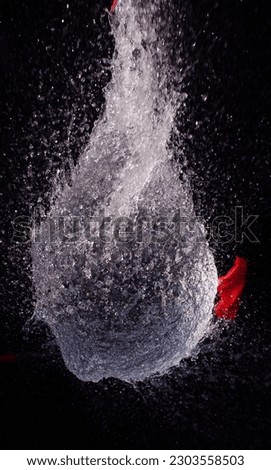speed capture for explode baloon full with water 
