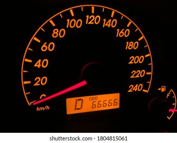 Speed gauge dashboard of vehicle with 66666 number of odometer.