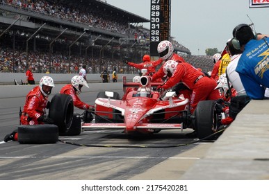 Speedway, IN, USA - May 25, 2008: Indy 500 Winner Scott Dixon Makes A Pit Stop During The 2008 Indy 500 At Indianapolis Motor Speedway.