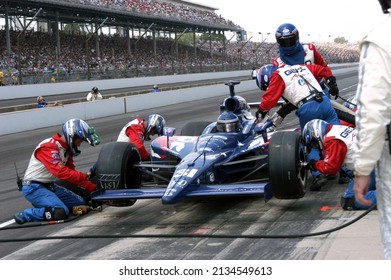 Speedway, IN, USA – May 28, 2006: Race Driver Al Unser Jr. Makes A Pit Stop During The Indy 500 At Indianapolis Motor Speedway.