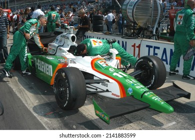 Speedway, IN, USA – May 28, 2006: Team Members Prepare Tony Kanaan's Race Car Before The Start Of The 2006 Indy 500 At Indianapolis Motor Speedway.