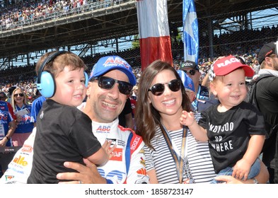 Speedway, IN/USA - May 27, 2018: 2013 Indy 500 Winner Tony Kanaan And His Family Await The Start Of The 2018 Indy 500.