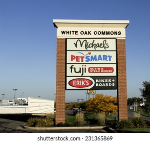 SPENCER , WISCONSIN, Nov, 18, 2014: Strip Mall Entrance Sign.