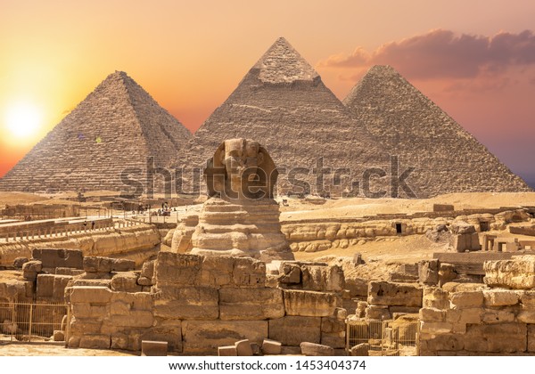 スフィンクスとピラミッド 世界の不思議 ギザ エジプト の写真素材 今すぐ編集