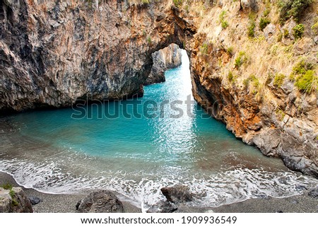 Spiaggia dell'Arcomagno sulla Costa dei Cedri, Mar Tirreno, Sud Italia, San Nicola Arcella, Calabria.