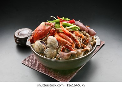  Spicy Assorted Seafood Stew