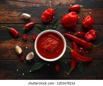 Spicy Hot Chili Sauce With Mix Of Chilli Pepper, Garlic And Tomatoes