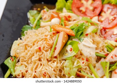 Imagens Fotos Stock E Imagens Vetoriais De Instant Noodles