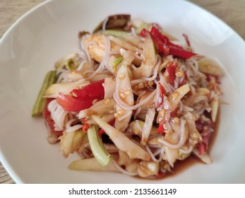 Spicy Papaya Salad, A Popular Food In Thailand, Made From Papaya, Carrots, Tomatoes, Chilli, Pickled Crabs Seasoned With Lemon Juice, Fish Sauce And Pickled Fish.