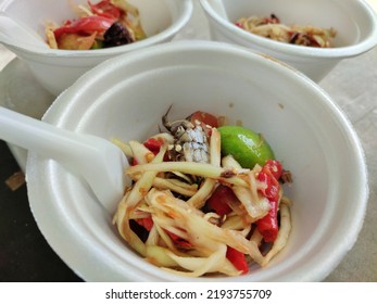 Spicy Papaya Salad, A Popular Food In Thailand, Made From Papaya, Carrots, Tomatoes, Chilli, Pickled Crabs Seasoned With Lemon Juice, Fish Sauce And Pickled Fish.