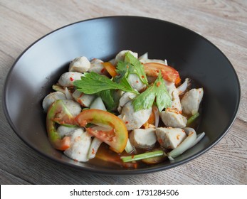 Spicy Pork Ball Salad With Tomatoes And Onion