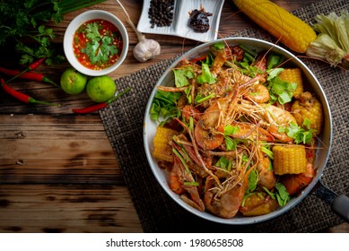 Spicy Seafood Bucket, Cook Spicy Shrimp Mixed Seafood Thai Style, Thai Foods.