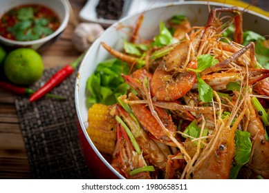 Spicy Seafood Bucket, Cook Spicy Shrimp Mixed Seafood Thai Style, Thai Foods.