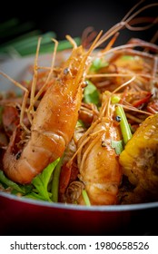 Spicy Seafood Bucket, Cook Spicy Shrimp Mixed Seafood Thai Style, Thai Foods.