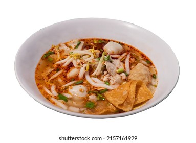 Spicy Silver Needle Noodle Soup Or Silver Pin Noodle Soup (Giam Ii Soup) With Fish Balls, Shrimp Meatballs, Pork, Steamed Ground Pork, Fried Wonton Isolated On White Background With Clipping Path. 