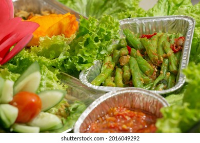 Spicy Vegetable Chickpeas Served In Aluminum Foil Box, Restaurant Menu