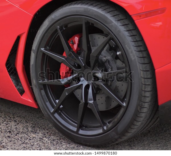 A spider spoke like black rim on a low
profile, Ultra High Performance
tire.