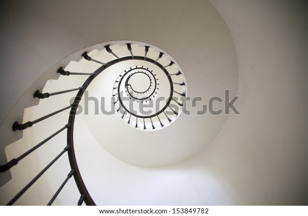 Spiral\
stairs