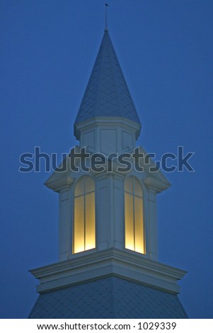 Spire of the Dutton Building on Baylor University campus in the evening.