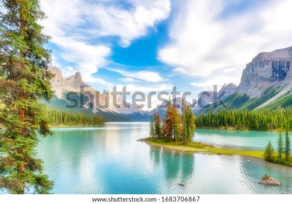 Spirit Island, Maligne Lake, Jasper National\
Park, Canada. Idyllic\
landscape